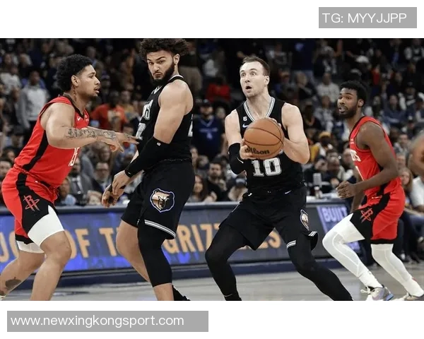 格雷森阿伦状态火热近三场场均24分助攻和抢断表现抢眼正负值高达19 格雷森阿伦状态火热近三场场均24分助攻和抢断表现抢眼正负值高达19