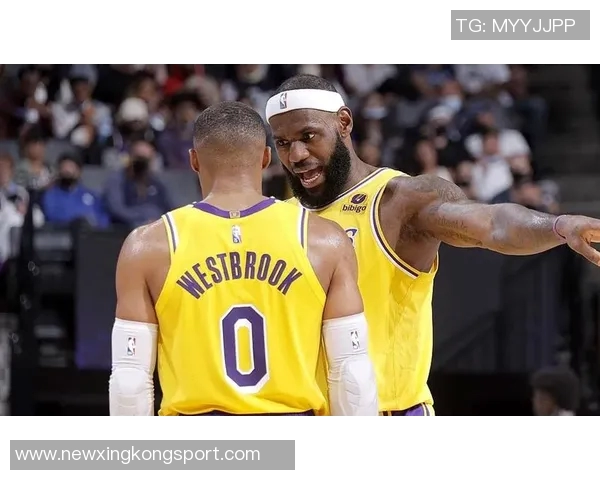 克洛尼半场表现出色7投4中三分球命中率高达50助力球队领先 克洛尼半场表现出色7投4中三分球命中率高达50助力球队领先