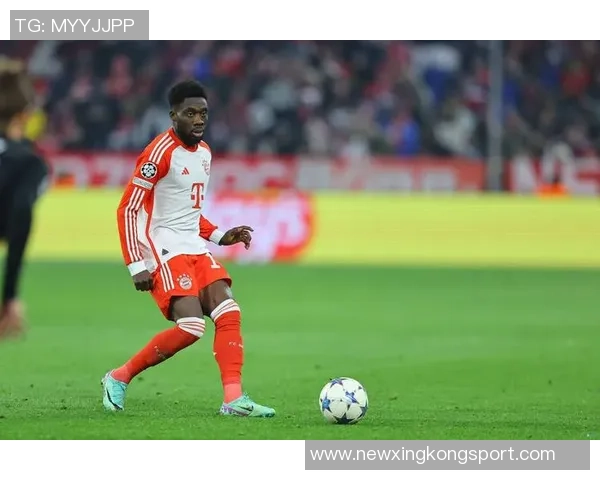 志在必得！拜仁海报展现阿方索戴维斯与杰克逊斗志昂扬的决心