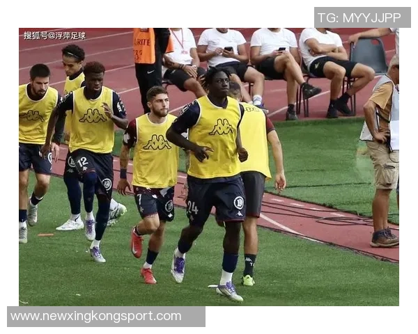 维拉官方宣布签下17岁梅斯前锋马乔转会费达1200万欧元